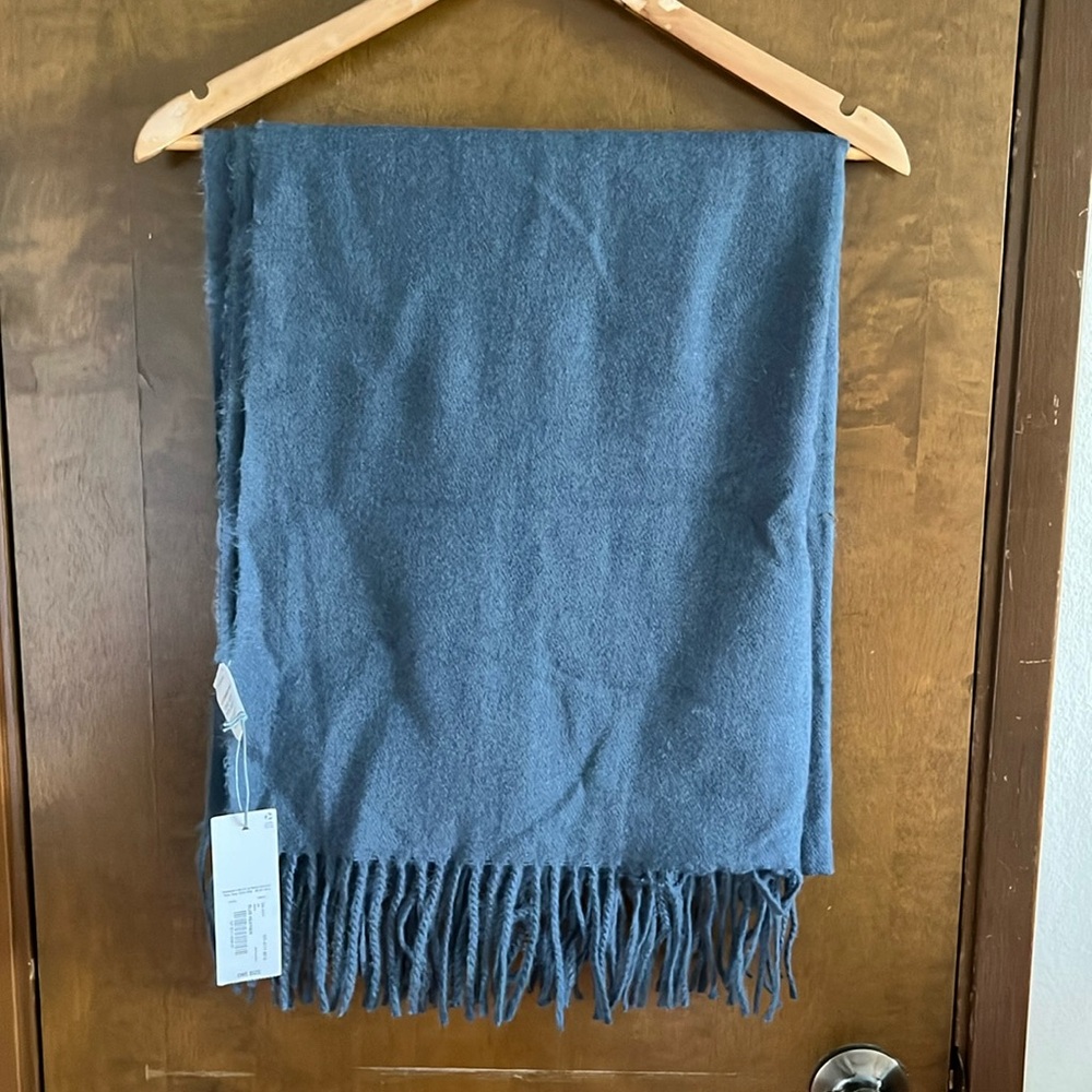 Liz Claiborne Blue Heather Scarf or Shawl